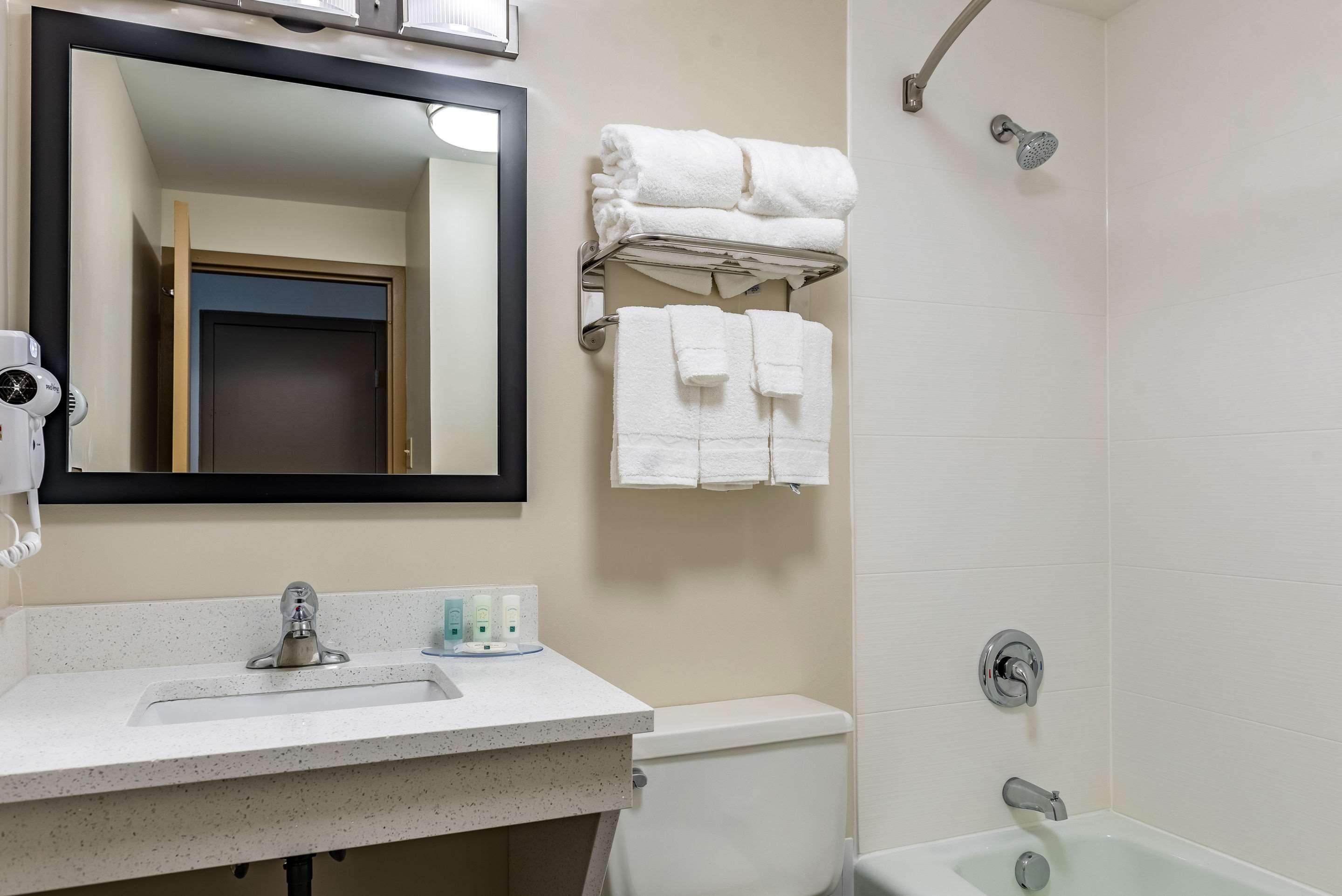 Quality Inn Bucyrus North Bagian luar foto